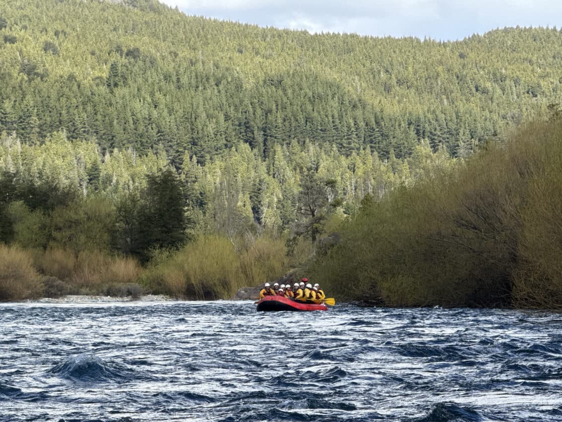 Rafting light en el río Manso