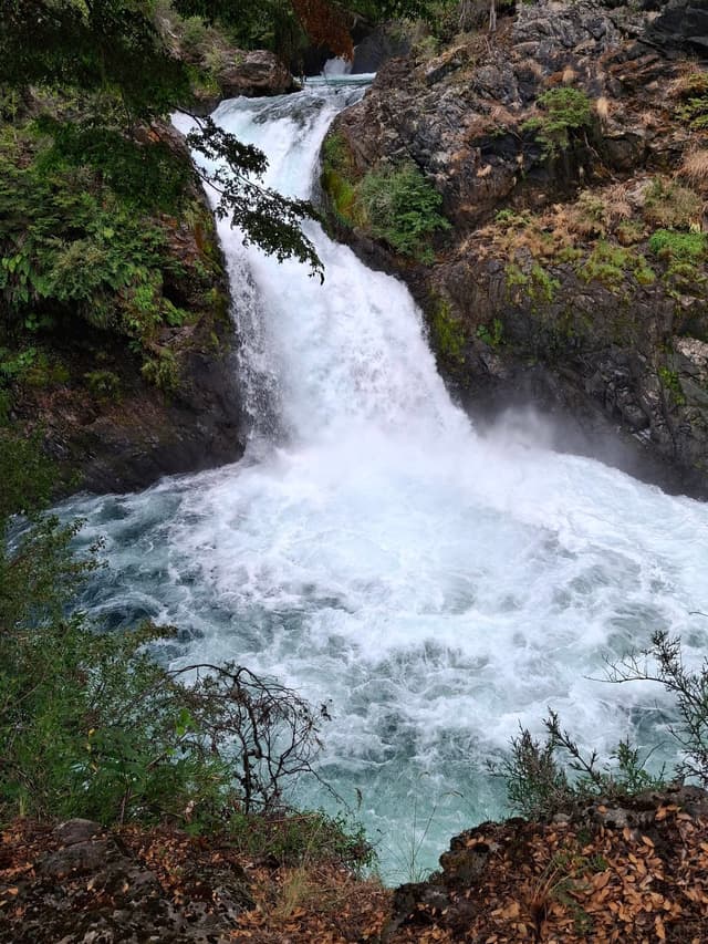 Cascada de los Alerces y Seis Lagos