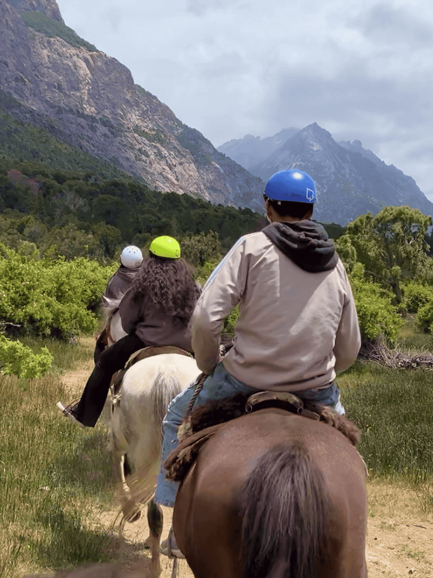 Foto Cabalgata PASS 1 (1) Cabalgata con vista al Cerro López - Aventura entre bosques y miradores del Circuito Chico - Imagen 1