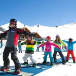 Una aventura de nieve para niños: clases, juegos y mucha diversión en la montaña