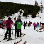 Una aventura de nieve para niños: clases, juegos y mucha diversión en la montaña