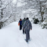Vivencias en la nieve: caminata fácil, sabores regionales y diversión en el Refugio Neumeyer
